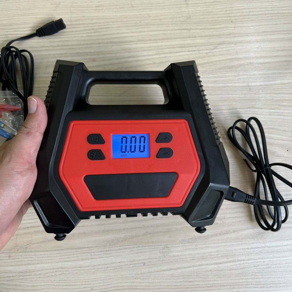 Bơm bánh xe ô tô 12V/220V tiện lợi cho mọi chuyến đi
