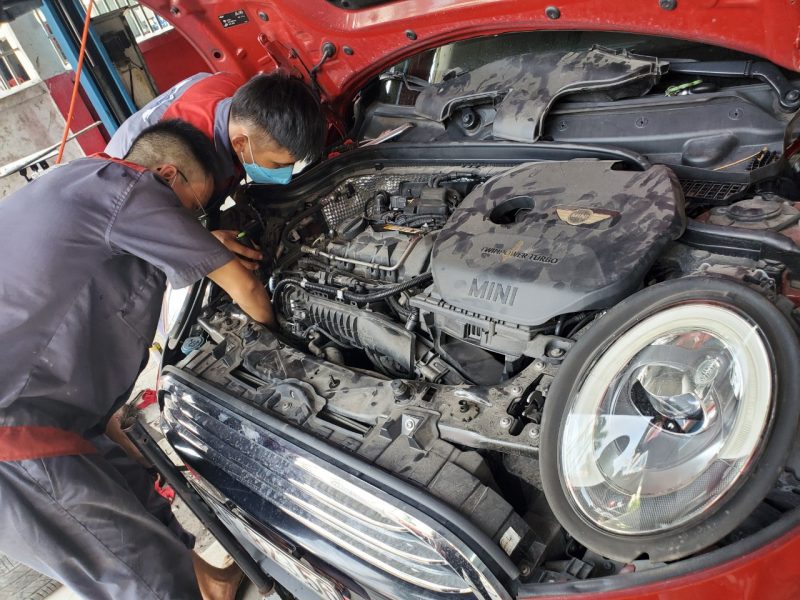 Kiểm tra áp suất gas lạnh ô tô