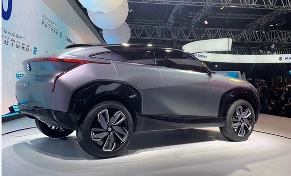 Cổng sạc và đuôi xe điện Suzuki eVX concept