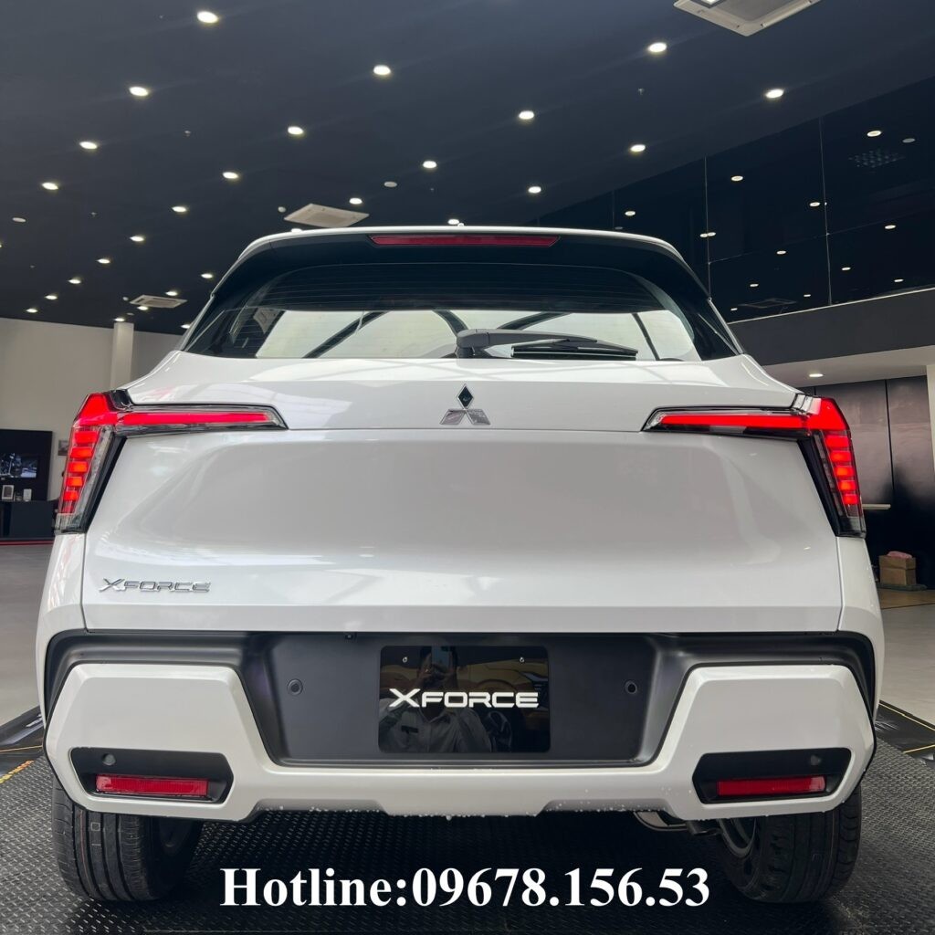 Cụm đèn hậu LED T-shape của Mitsubishi Xforce 5 chỗ