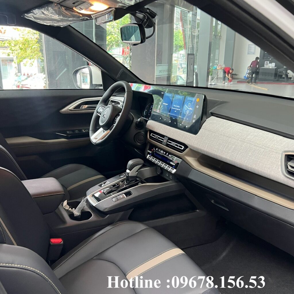 Nội thất xe ô tô Mitsubishi 5 chỗ Xforce với màn hình lớn