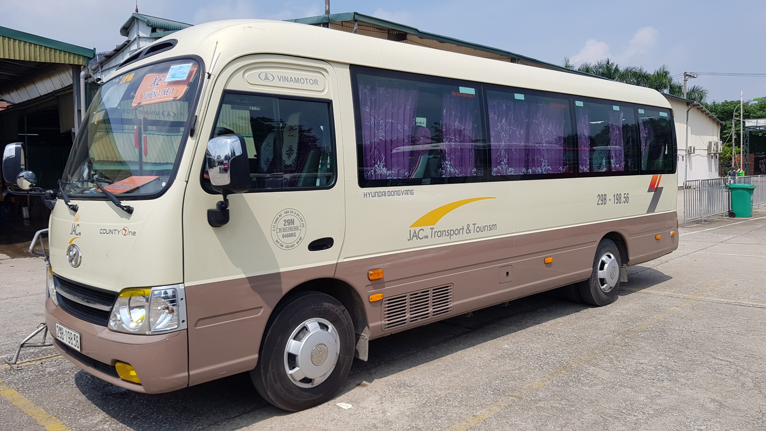 Hệ thống điều hòa và đèn đọc sách trong xe Hyundai County