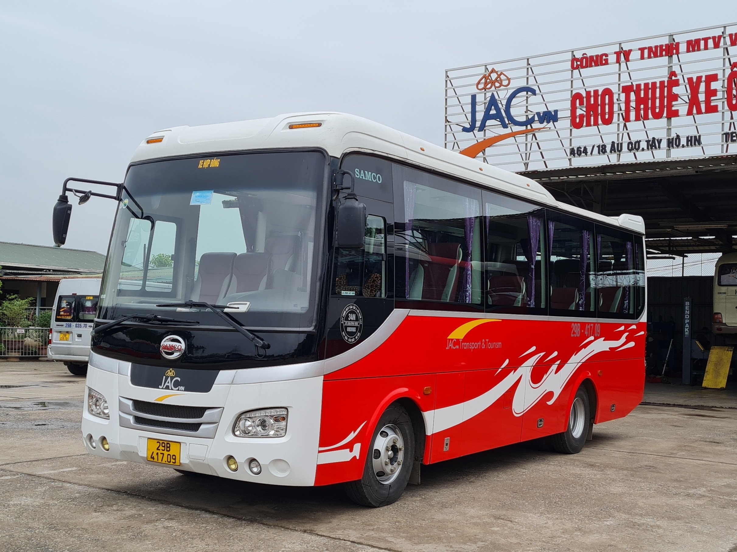 Thiết kế ngoại thất hiện đại của xe ô tô Samco 35 chỗ