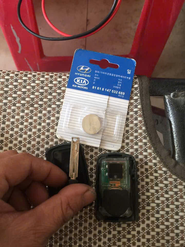 Kiểm tra pin chìa khoá Smartkey Toyota