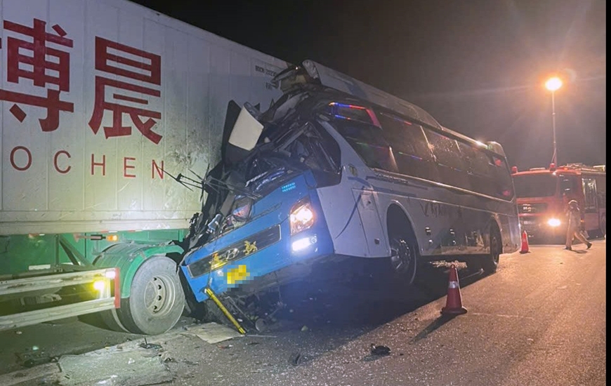 Vụ xe khách tông ô tô 7 chỗ Thanh Hoá: Diễn biến và Hậu quả