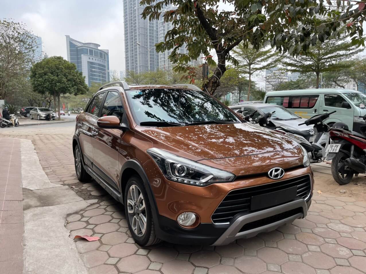 Xe Ô Tô Màu Vàng Nâu: Sắc Màu Cổ Điển Và Sang Trọng