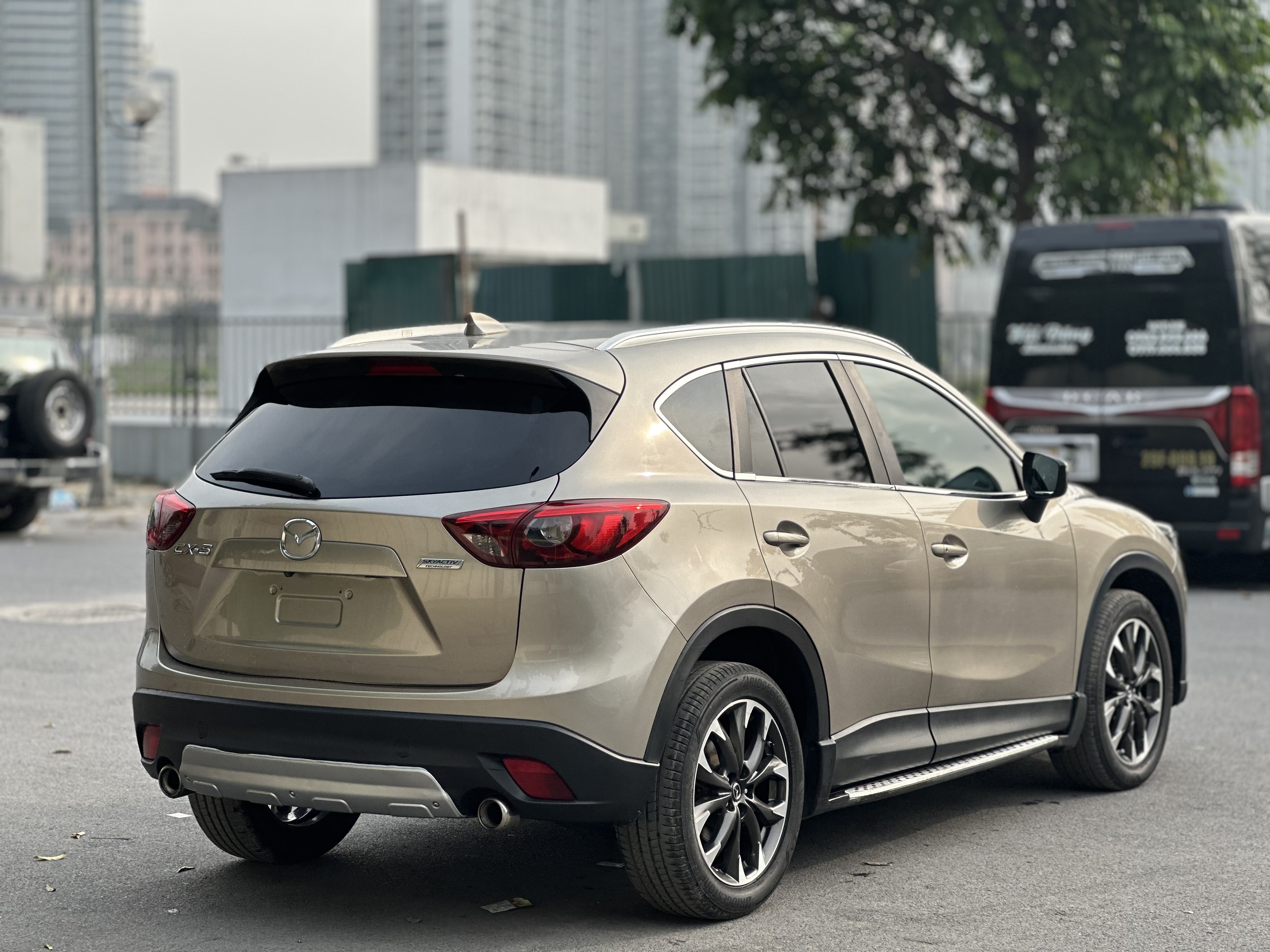 Khám phá vẻ đẹp độc đáo của xe ô tô màu vàng cát CX5