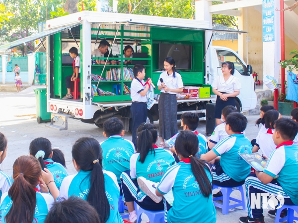 Xe ô tô thư viện lưu động: Mở rộng không gian tri thức di động