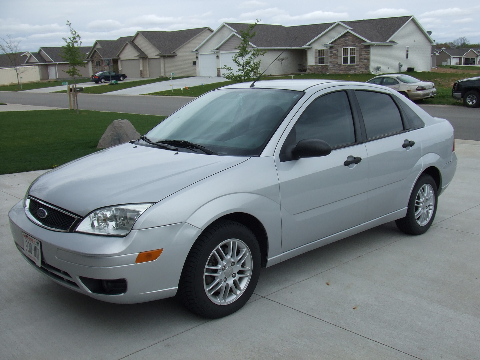 Đánh Giá Xe Ô Tô Ford Focus 2006: Lựa Chọn Cũ Đáng Cân Nhắc