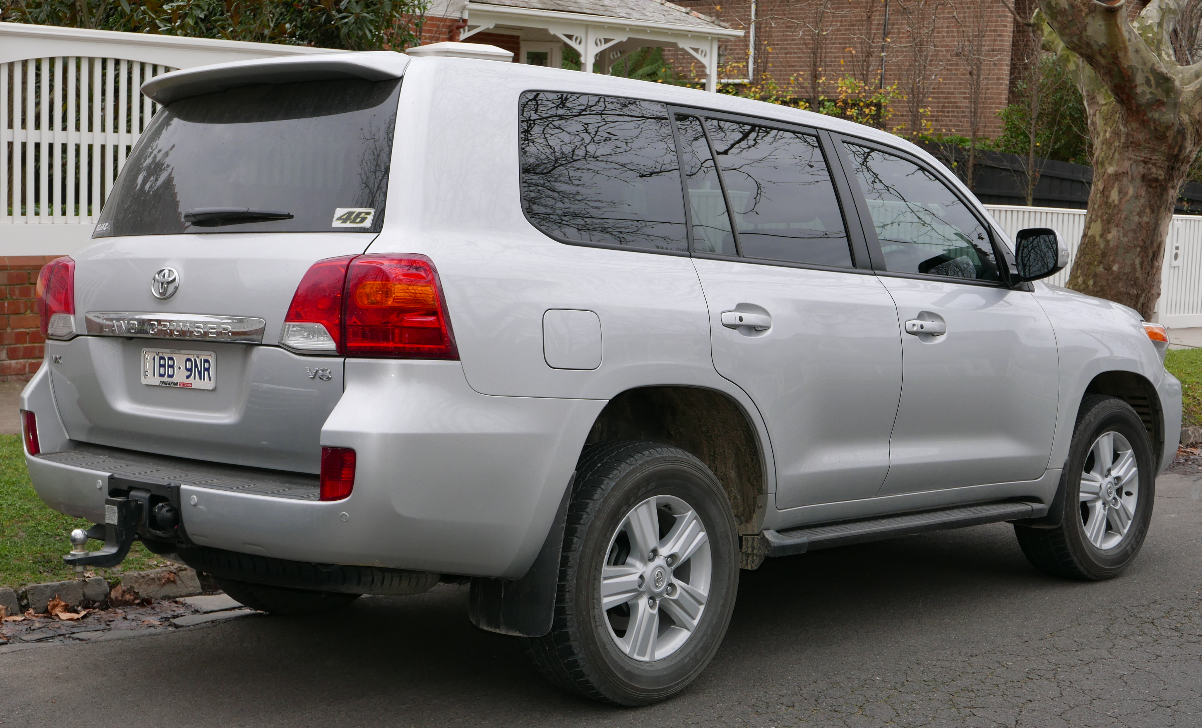 Đánh giá chi tiết xe ô tô Land Cruiser VX đời 2014 cũ