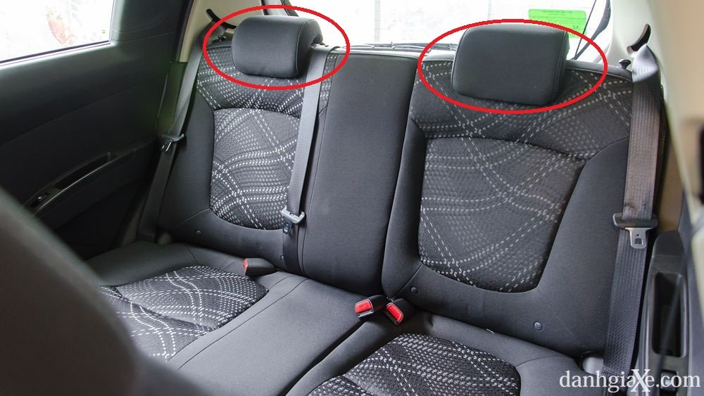 Tựa đầu ghế xe ô tô bị lỏng: Nguyên nhân, nguy hiểm và cách khắc phục toàn diện