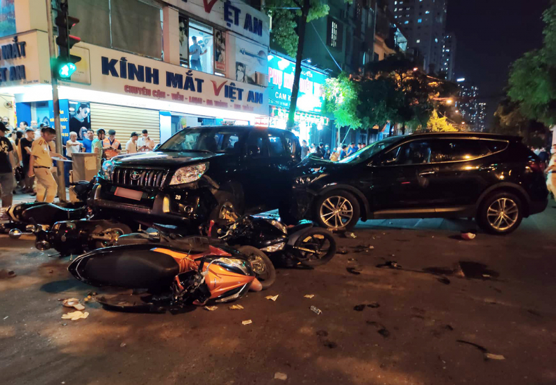 Toàn cảnh vụ ô tô điên đâm loạt xe hà nội hà nội