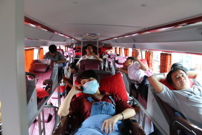 Xe ô tô giường nằm ba hai: Đặc điểm, tiện ích và lựa chọn