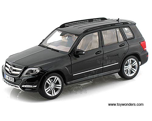 Khám phá mô hình xe ô tô Mercedes Benz GLK 36200: Nghệ thuật thu nhỏ đầy mê hoặc