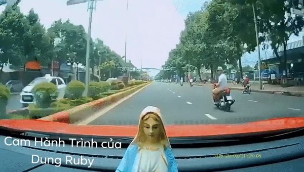 Sư thầy đập kính xe ô tô: Phân tích vụ việc và hậu quả
