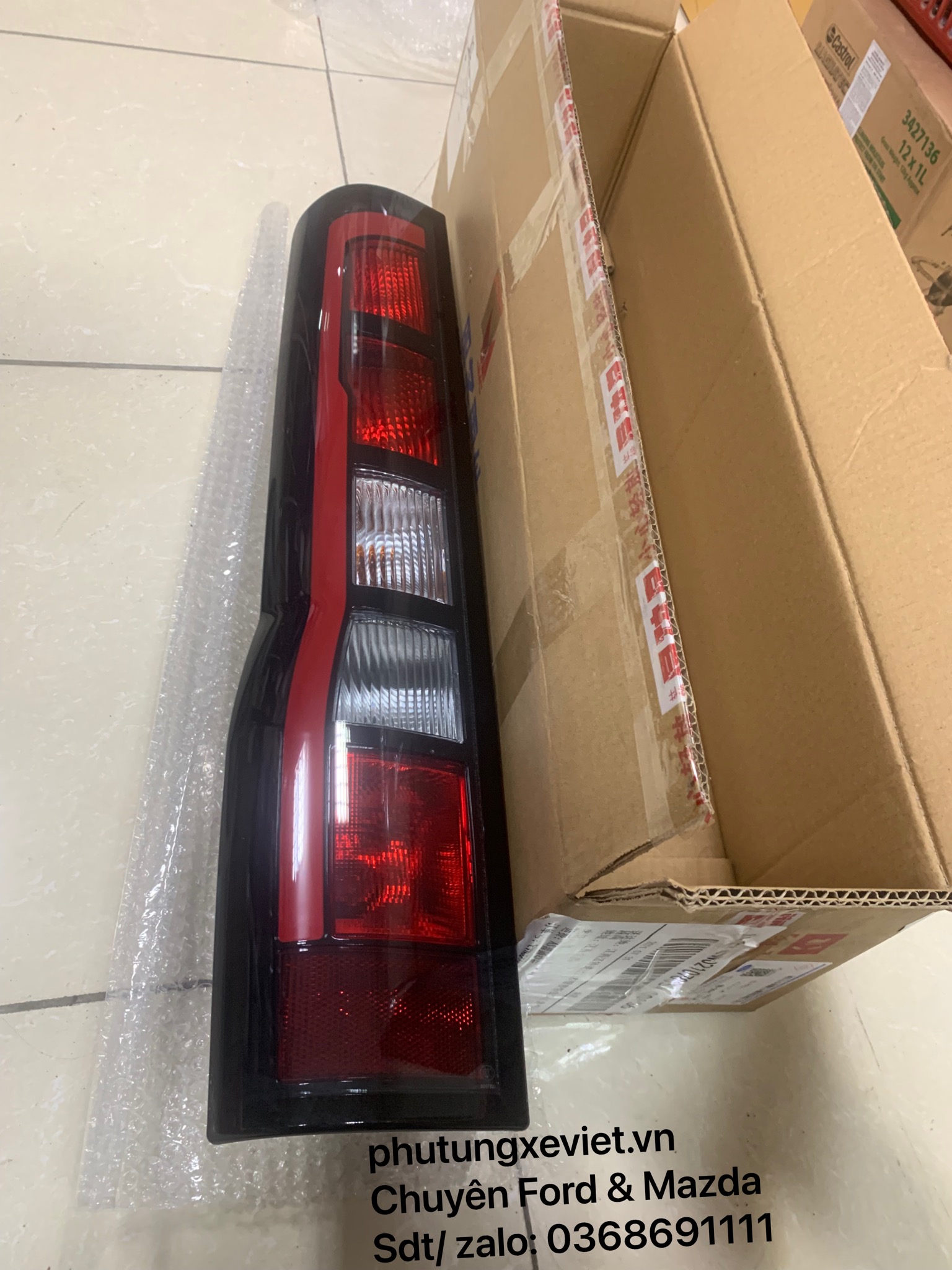 Đèn Sau Xe Ô Tô Ford Transit: Hướng Dẫn Toàn Diện Từ Cấu Tạo Đến Bảo Dưỡng