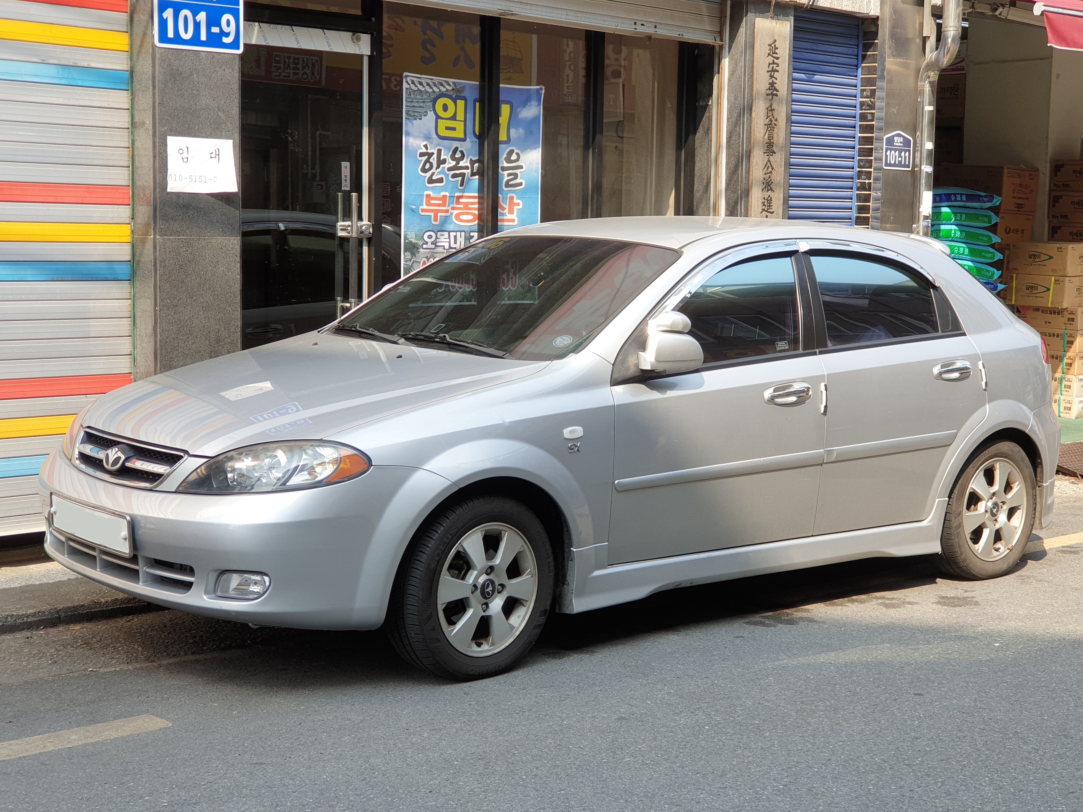 Đánh giá chi tiết xe ô tô Daewoo Lacetti 2005: Lựa chọn đáng cân nhắc?