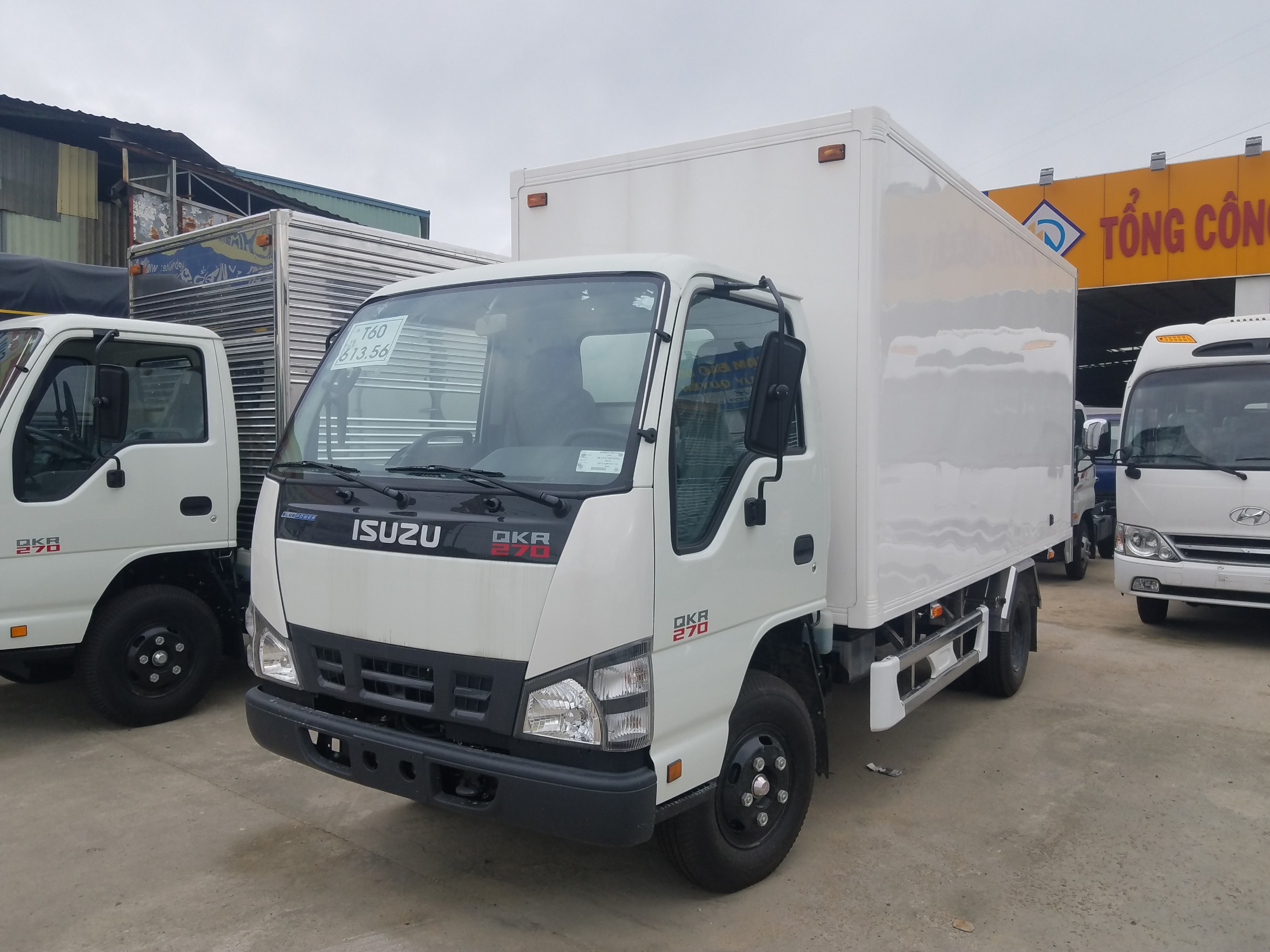Xe Ô Tô Tải Isuzu 2 Tấn Mui Bạt: Lựa Chọn Tối Ưu Cho Mọi Nhu Cầu