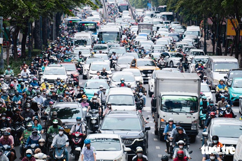 Xe Ô Tô Chiếm Làn Đường Xe Máy: Vấn Nạn Và Hậu Quả Khôn Lường