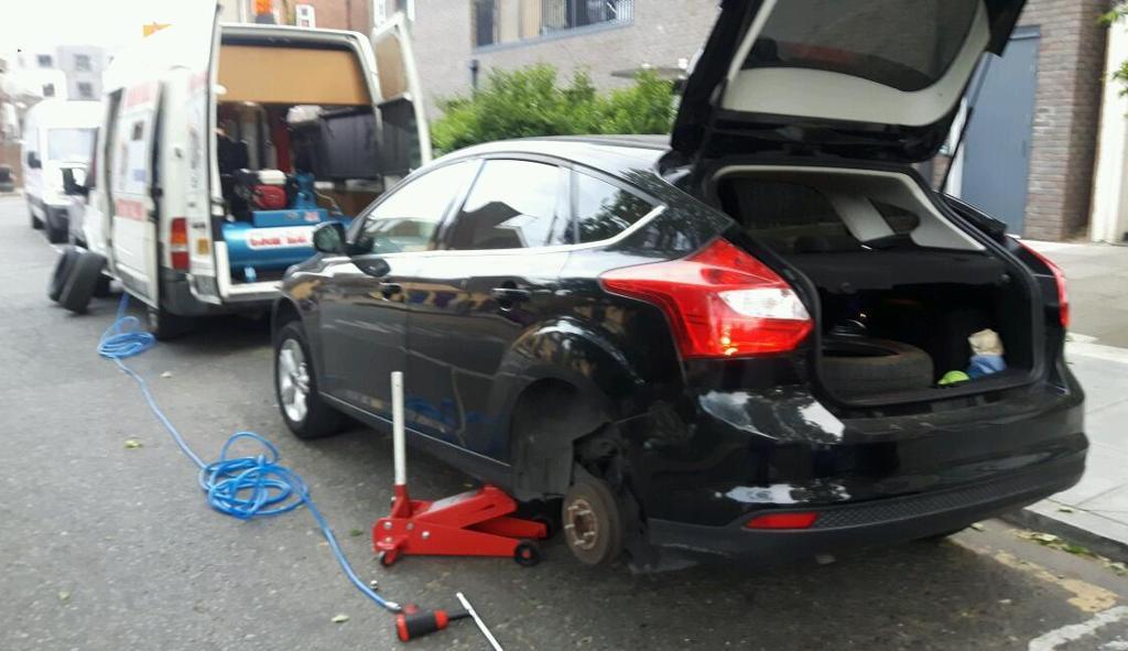 Vá Xe Ô Tô Di Động Đà Nẵng: Cứu Hộ Lốp Nhanh Chóng 24/7