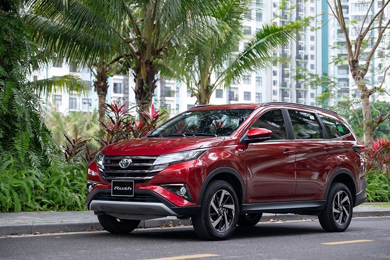 Đánh giá xe ô tô Rush: Chi tiết từ A đến Z