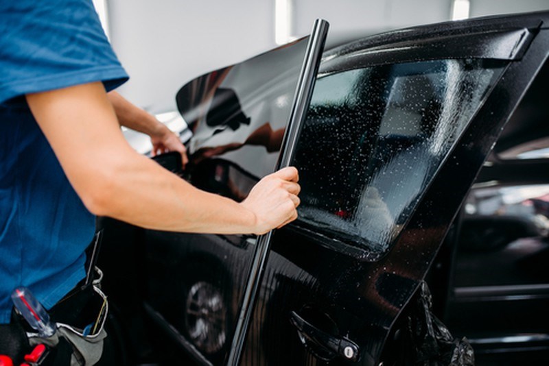 Dán Kính Mờ Xe Ô Tô: Hướng Dẫn Chi Tiết Từ A Đến Z