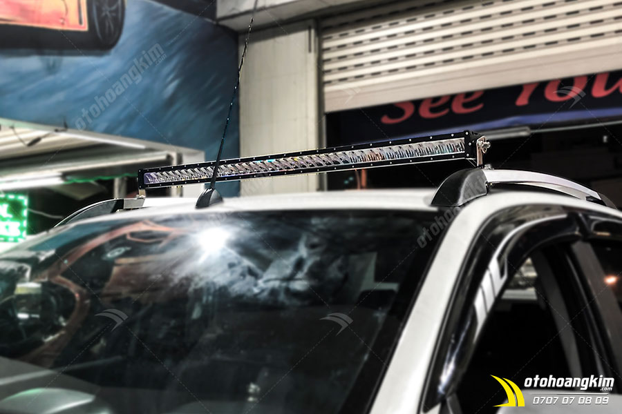 Đèn LED Gắn Trên Nóc Xe Ô Tô: Lựa Chọn Tối Ưu Cho Mọi Hành Trình