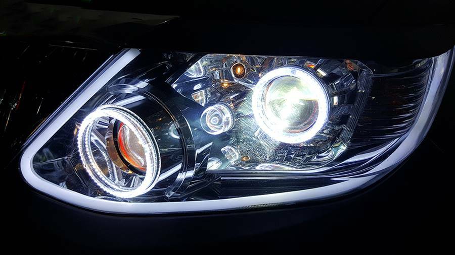 Đèn LED Xe Ô Tô Ốp Viền Sương Mù: Nâng Tầm An Toàn và Phong Cách