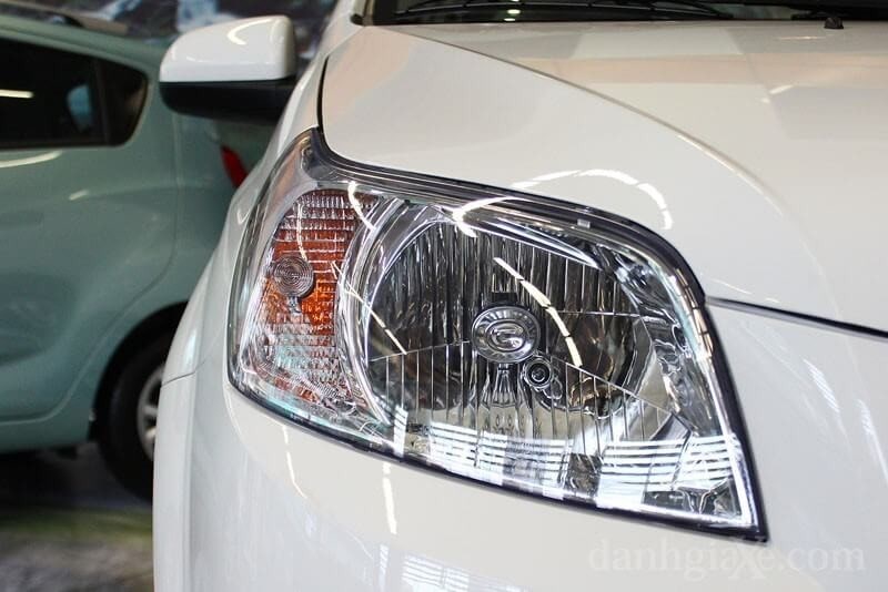 Đèn đỗ halogen xe ô tô: Đặc điểm, Ưu nhược điểm và Vai trò