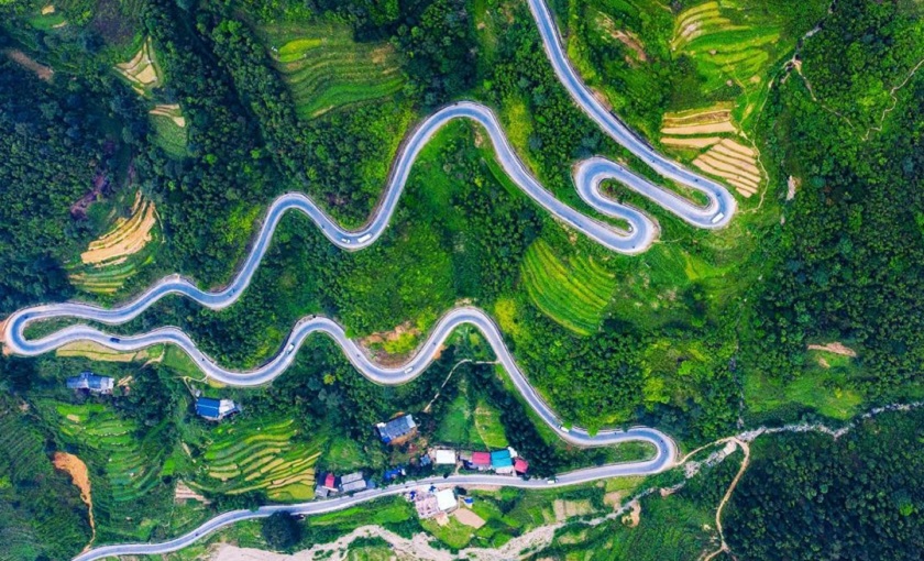 Lái Xe Ô Tô Lên Đèo Mã Pí Lèng: Cẩm Nang Toàn Diện