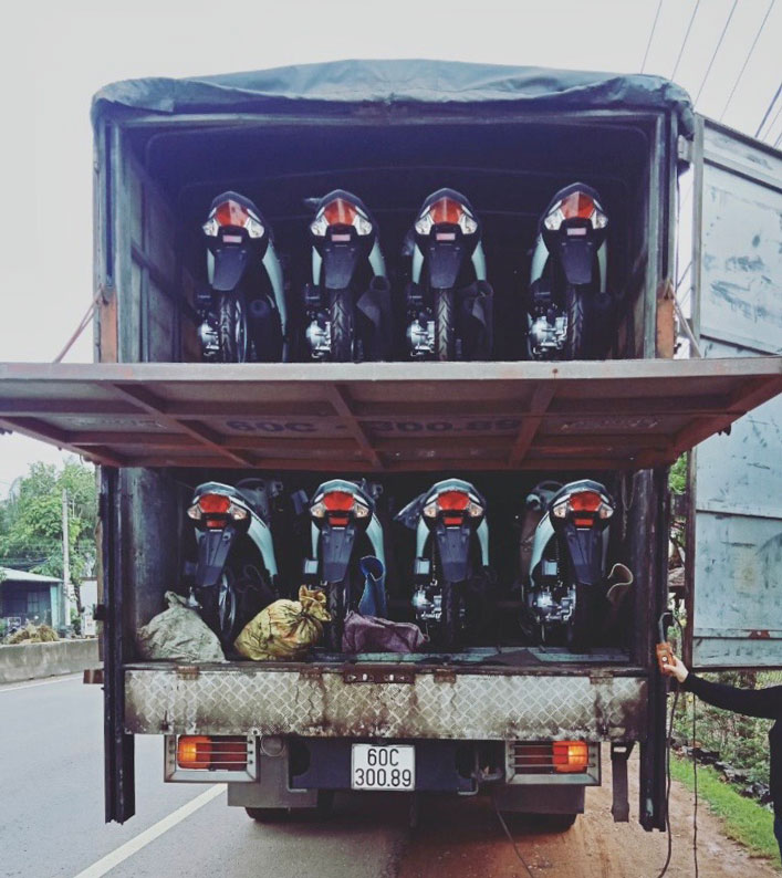 Vận chuyển xe máy bằng ô tô: Quy trình, kinh nghiệm và lưu ý quan trọng