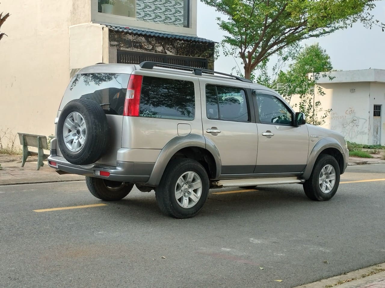 Xe ô tô Ford Everest cũ giá 350 triệu: Lựa chọn đáng cân nhắc