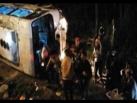 Hiện tượng lật xe ô tô gần Chùa Ba Vàng Quảng Ninh: Nguyên nhân và cách phòng tránh
