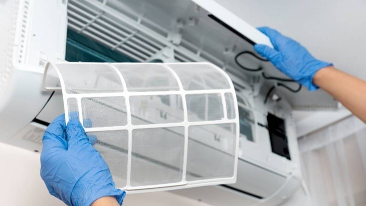 Hướng dẫn chi tiết vệ sinh lưới lọc điều hòa xe ô tô tại nhà
