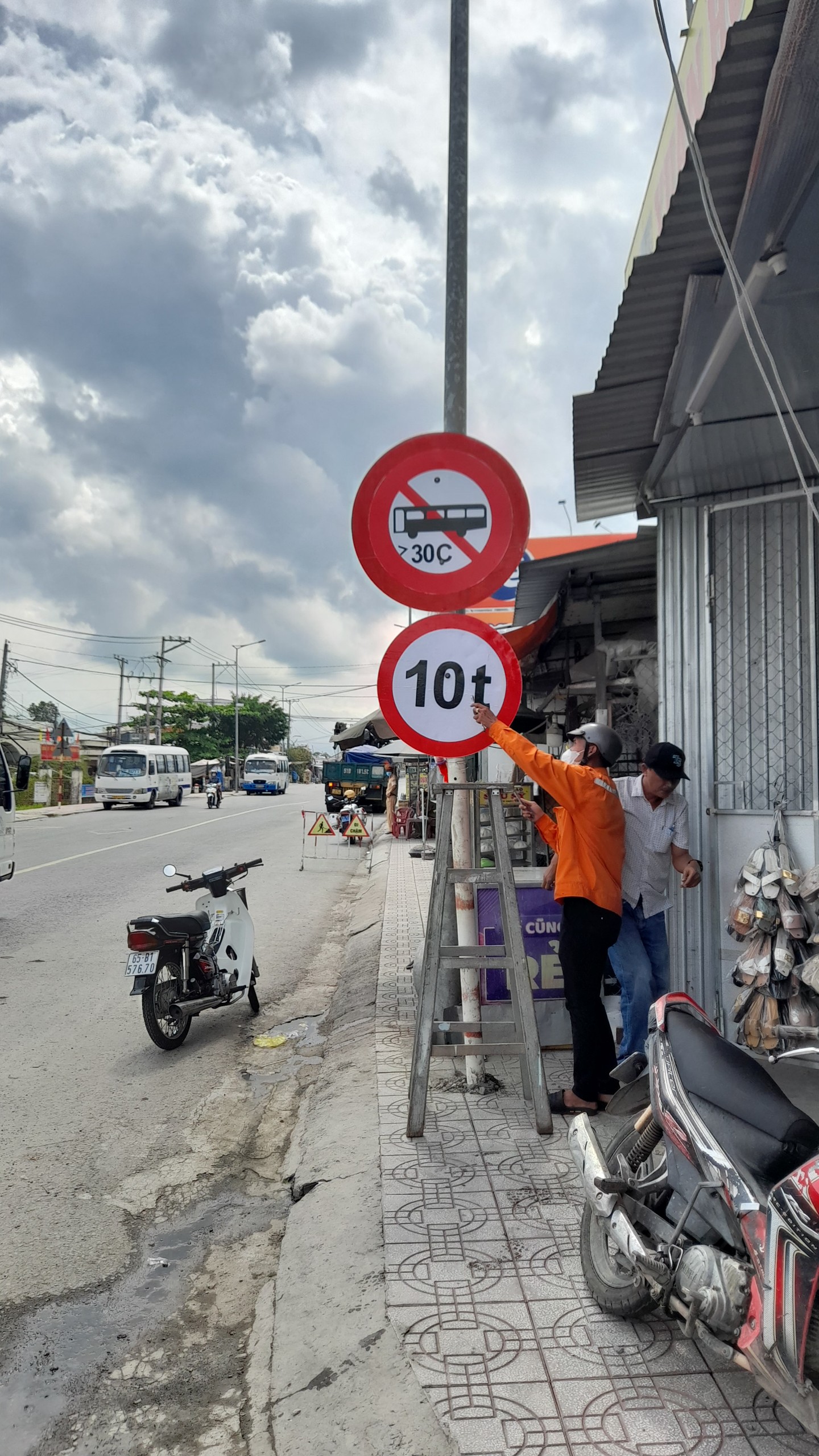 Xe ô tô 10 tấn được bao nhiêu khối: Giải đáp chi tiết trọng tải