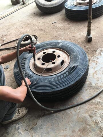 Vá vỏ lốp xe ô tô lưu động Vũng Tàu: Giải pháp cấp tốc mọi lúc mọi nơi