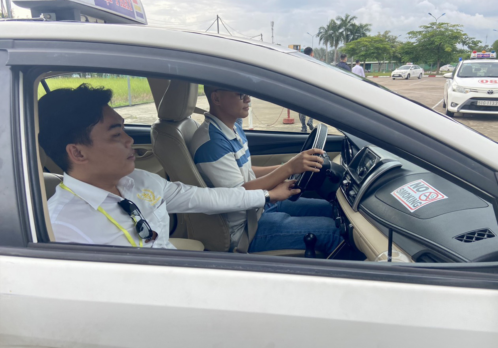 Học Lái Xe Ô Tô Ở Phú Yên: Kinh Nghiệm & Địa Chỉ Uy Tín