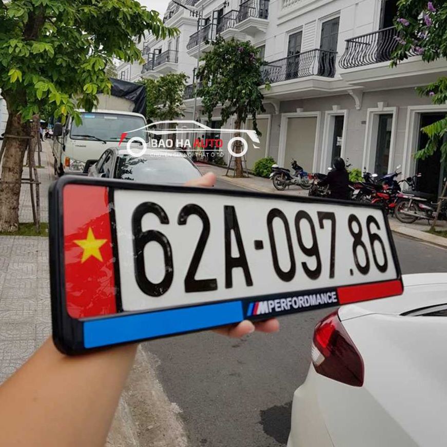 Làm Khung Biển Số Xe Ô Tô: Hướng Dẫn Chi Tiết Từ A-Z