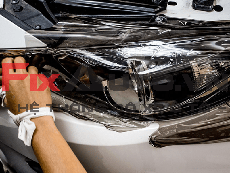 Đèn xe ô tô bị xước: Nguyên nhân, cách khắc phục hiệu quả và phòng tránh