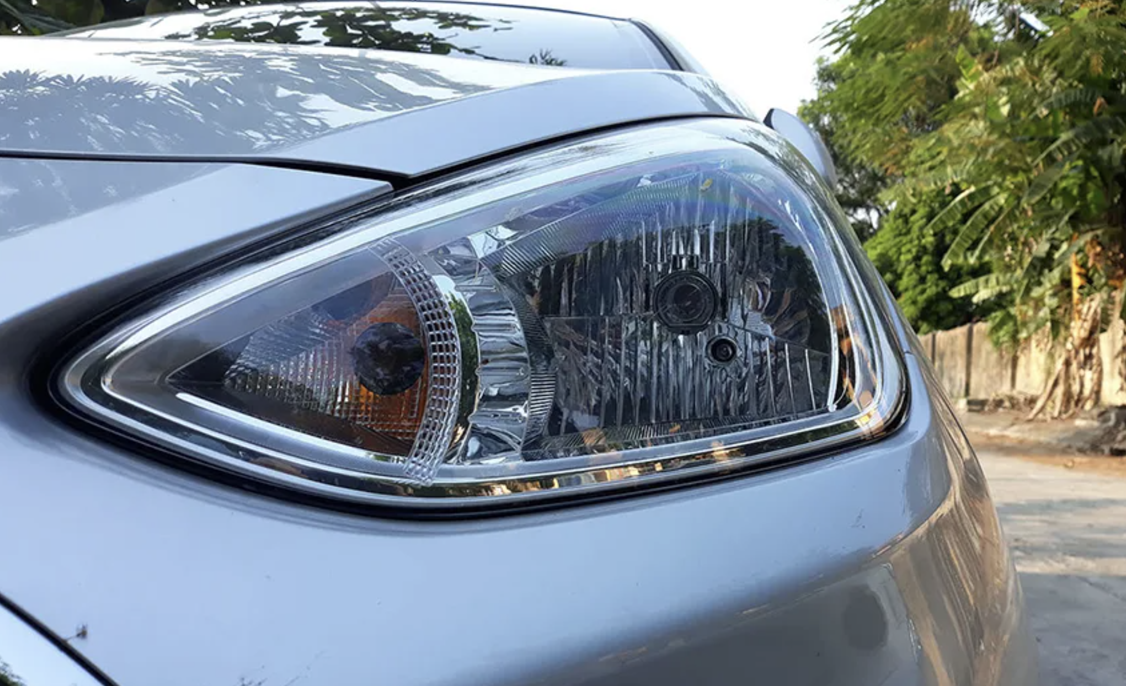 Đèn đỗ halogen xe ô tô: Đặc điểm, Ưu nhược điểm và Vai trò