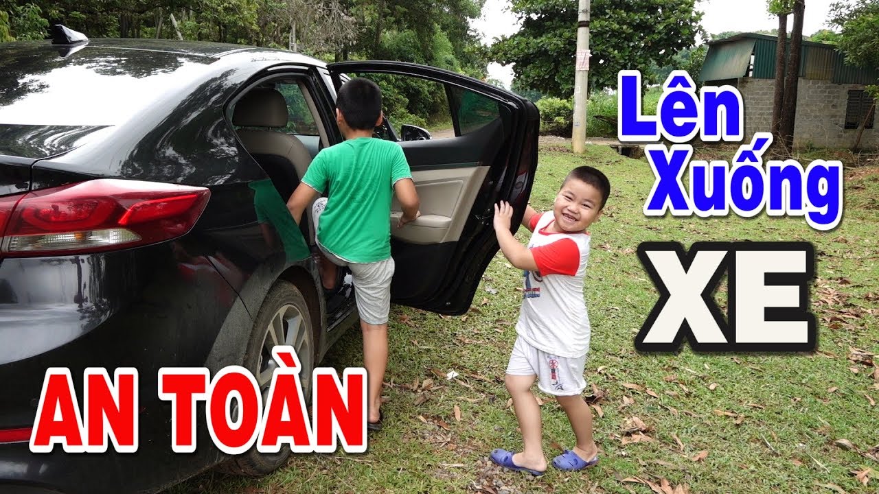 Trình tự lên và xuống xe ô tô an toàn và chuyên nghiệp