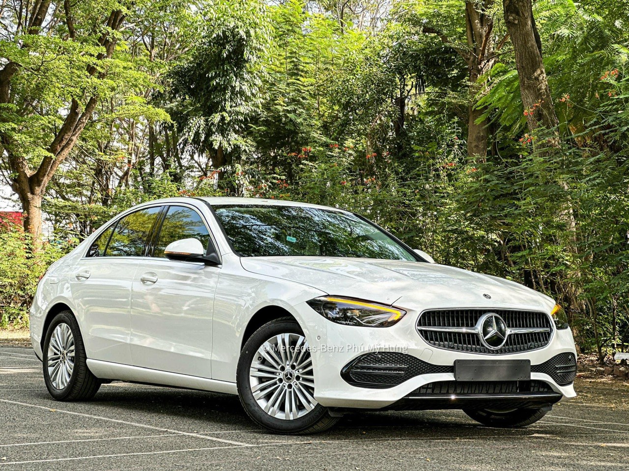Xe ô tô Mercedes C200: Đánh giá chi tiết từ A đến Z