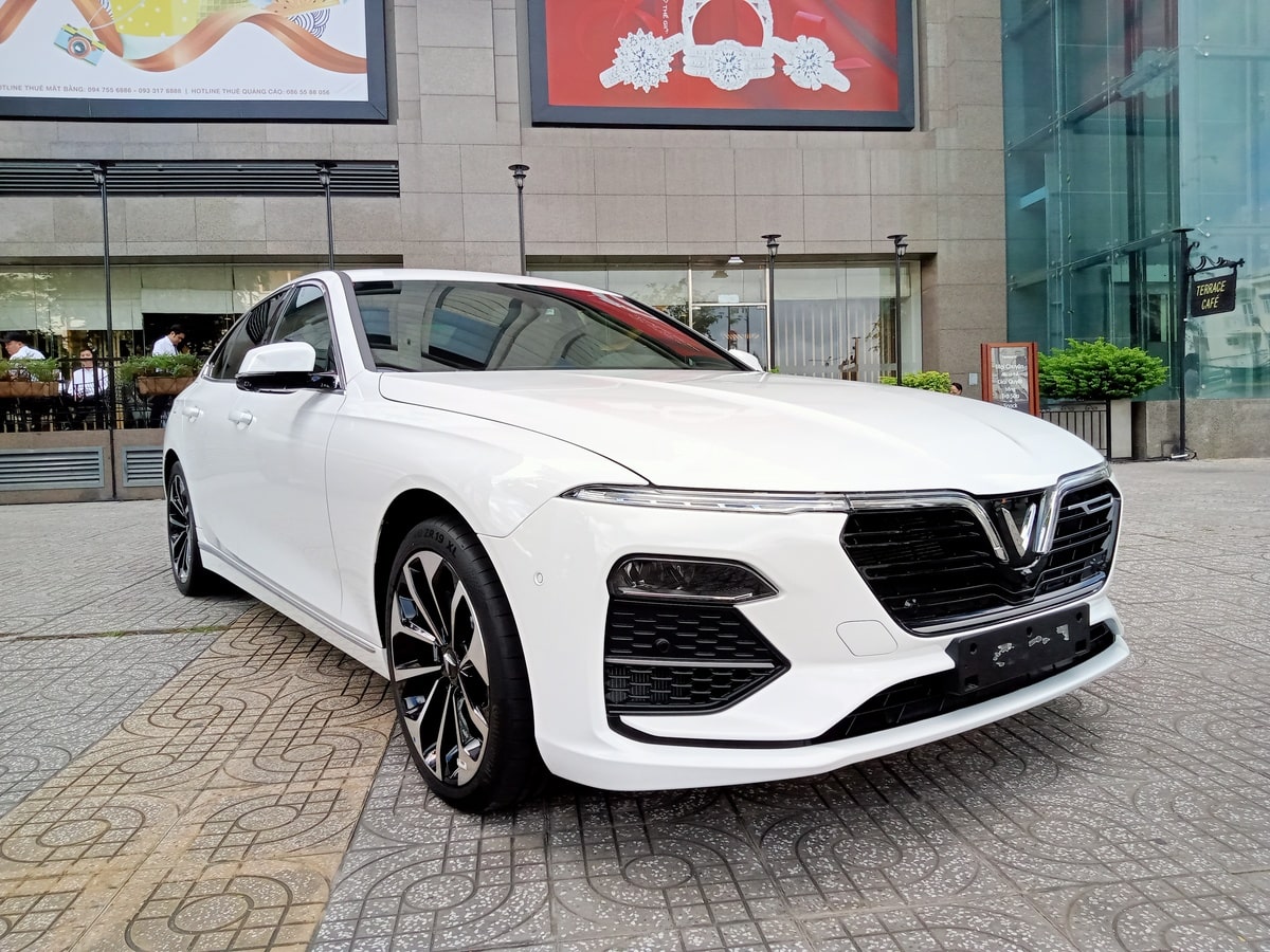 Giá xe ô tô VinFast Lux 2.0: Cập nhật mới nhất và chi tiết