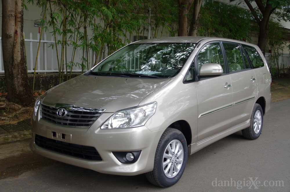 Xe ô tô Innova 7 chỗ đời 2012: Đánh giá chi tiết từ A-Z