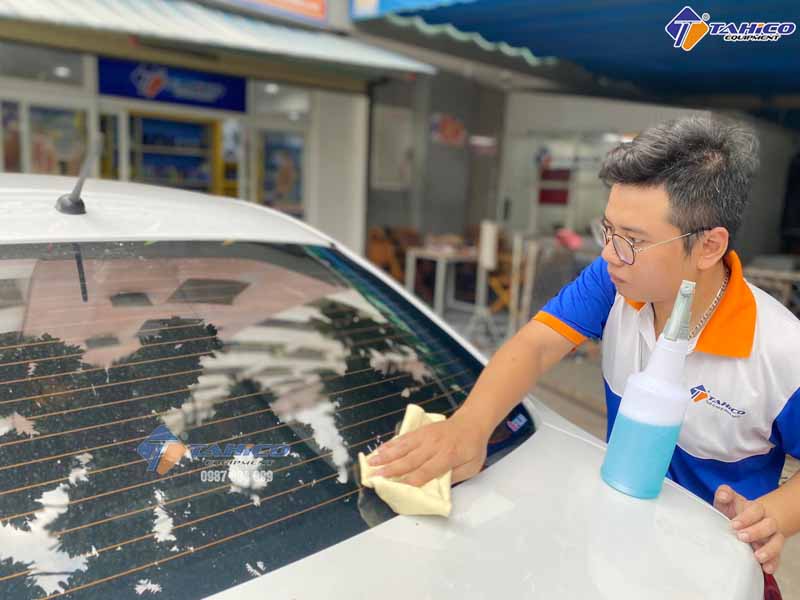 Hướng Dẫn Lau Bề Mặt Sticker Xe Ô Tô Sạch Bóng, An Toàn