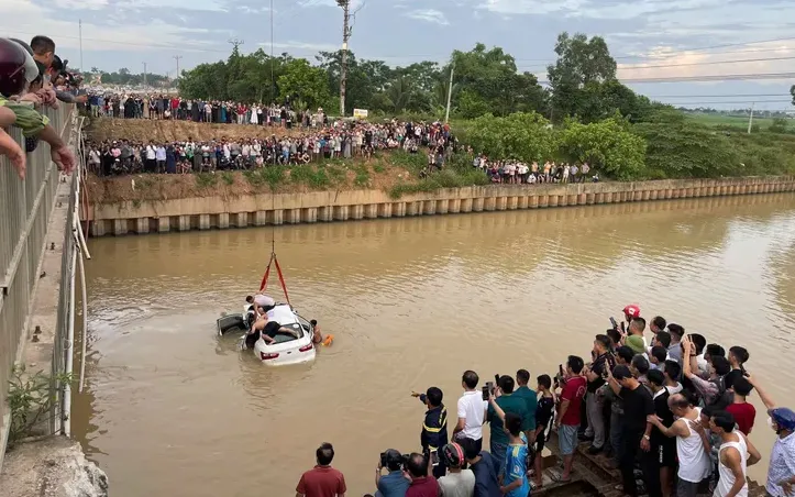 Vỡ nợ xe ô tô lao xuống sông: Hiểu rõ nguyên nhân và hậu quả