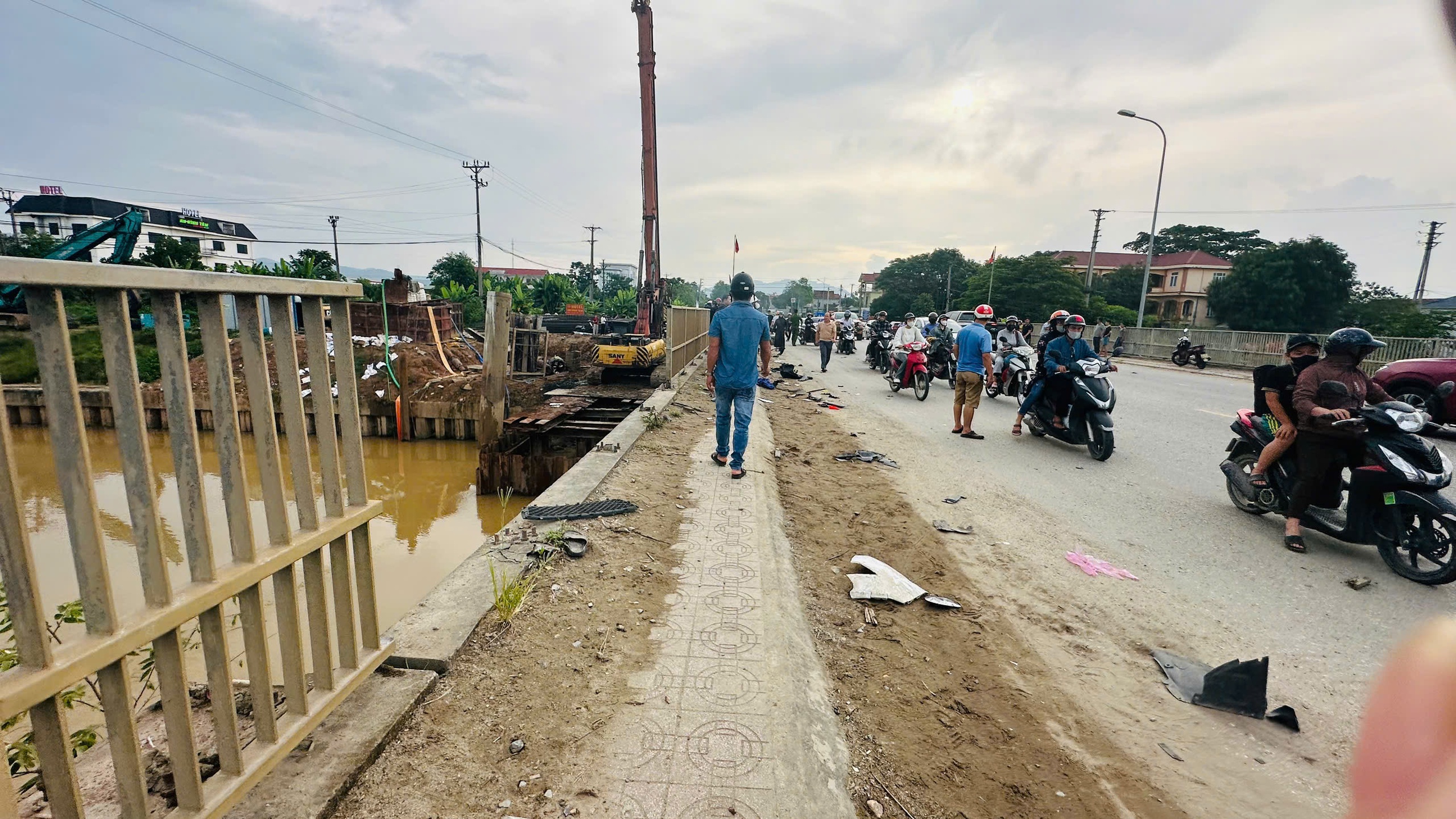 Vỡ nợ xe ô tô lao xuống sông: Hiểu rõ nguyên nhân và hậu quả