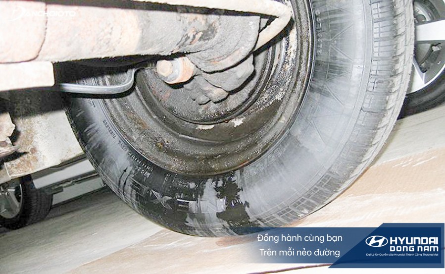 Xe ô tô bị chảy dầu phanh chân: Nguyên nhân, nguy hiểm và cách xử lý