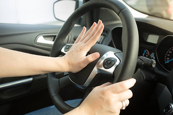 Còi xe ô tô nằm ở đâu và cách hoạt động chi tiết