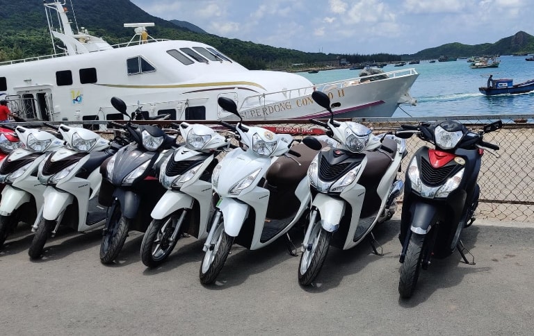 Thuê Xe Ô Tô Côn Đảo: Kinh Nghiệm & Địa Chỉ Uy Tín